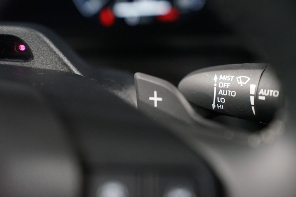 Used 2025 Toyota Crown Signia w/ Advanced Technology Package image 15