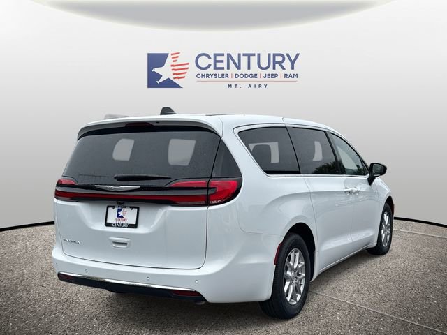 New 2026 Chrysler Pacifica Select image 2