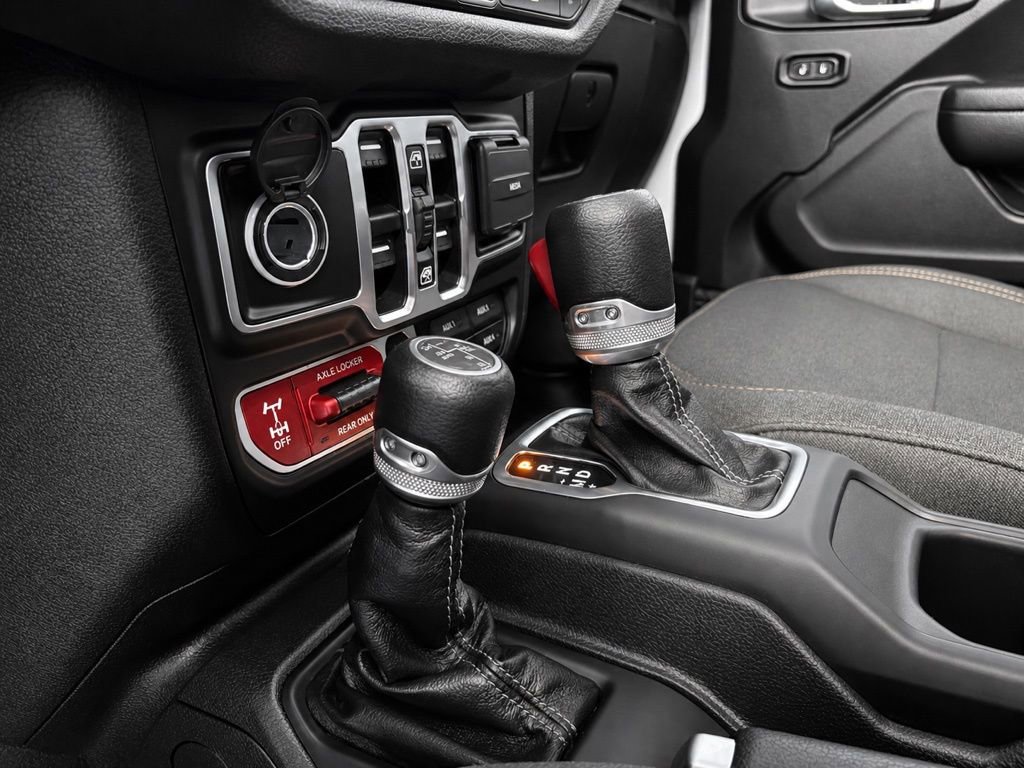 Used 2024 Jeep Wrangler Unlimited AWD/4WD image 16