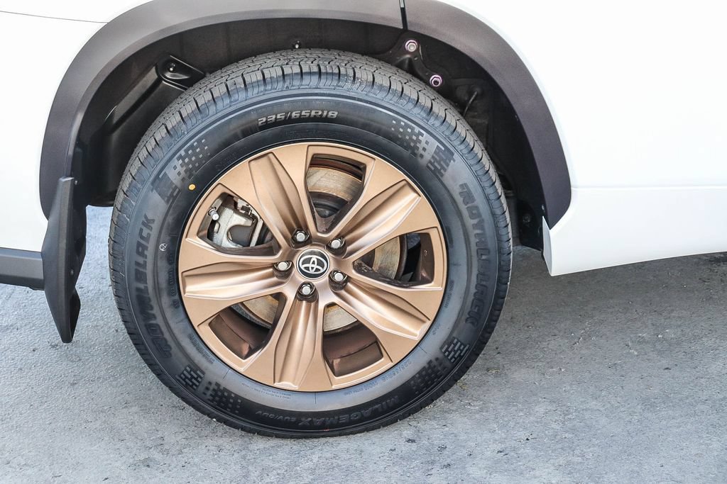 Used 2022 Toyota Highlander Bronze Edition AWD/4WD image 12