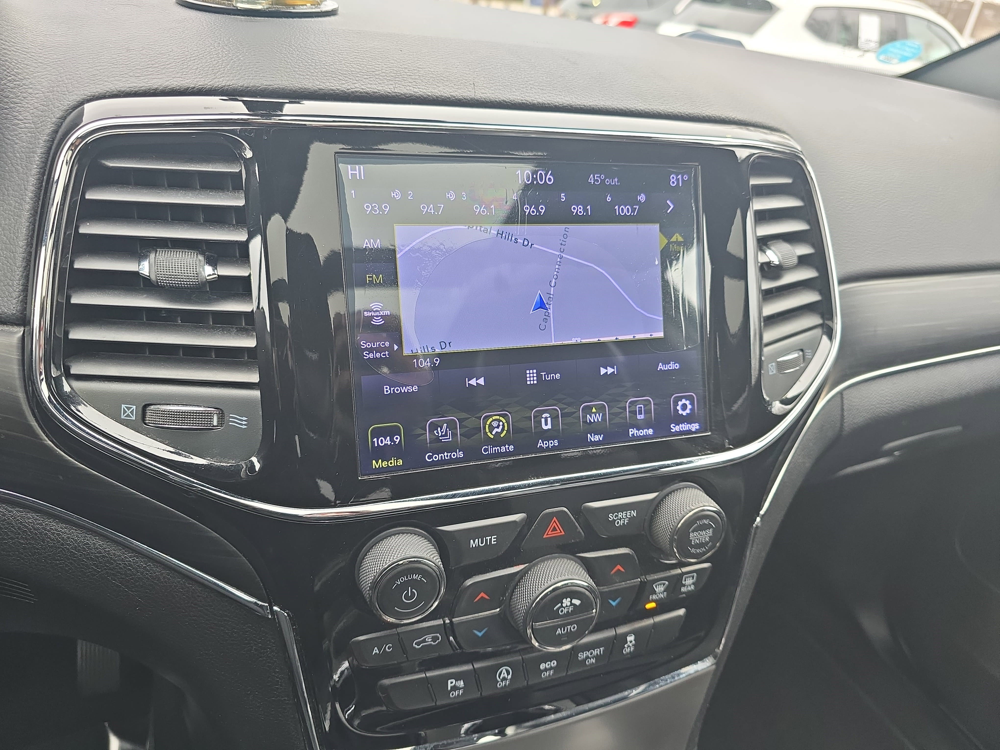 Used 2020 Jeep Grand Cherokee Limited w/ Luxury Group II image 19