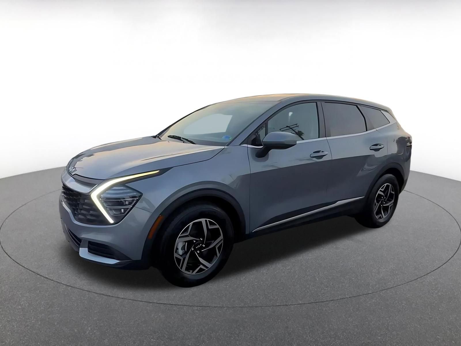 Used 2025 Kia Sportage LX image 8