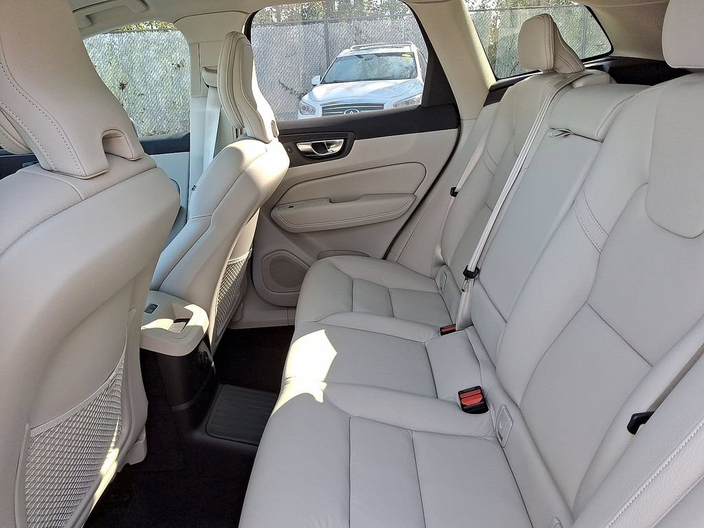 Certified 2025 Volvo XC60 T8 Plus w/ Protection Package Premier AWD/4WD image 13