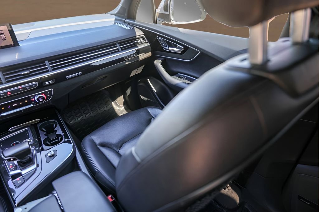 Used 2018 Audi Q7 3.0T Prestige w/ Prestige Package image 30