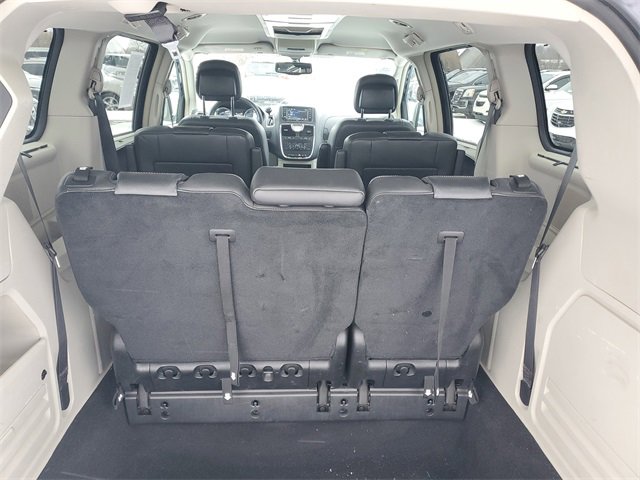 Used 2015 Chrysler Town & Country Touring-L w/ Driver Convenience Group image 7
