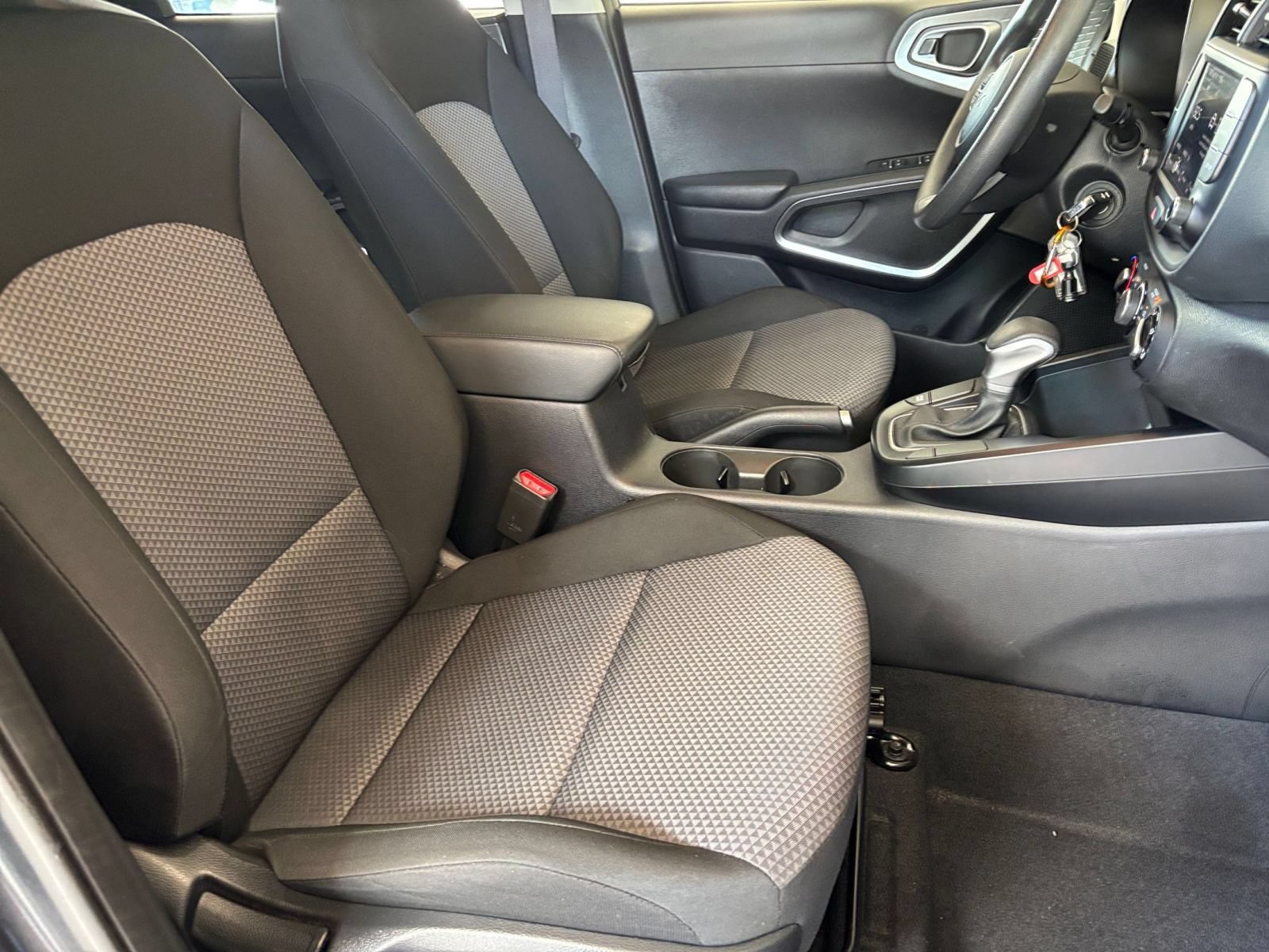 Used 2025 Kia Soul LX w/ LX Technology Package FWD image 33