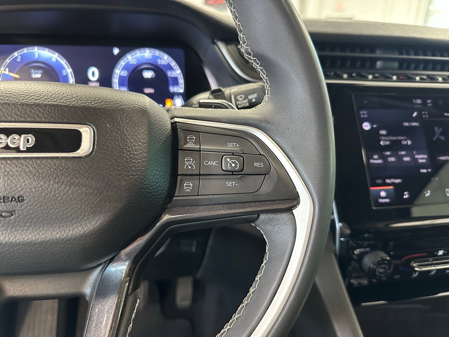Used 2023 Jeep Grand Cherokee L Laredo AWD/4WD image 19