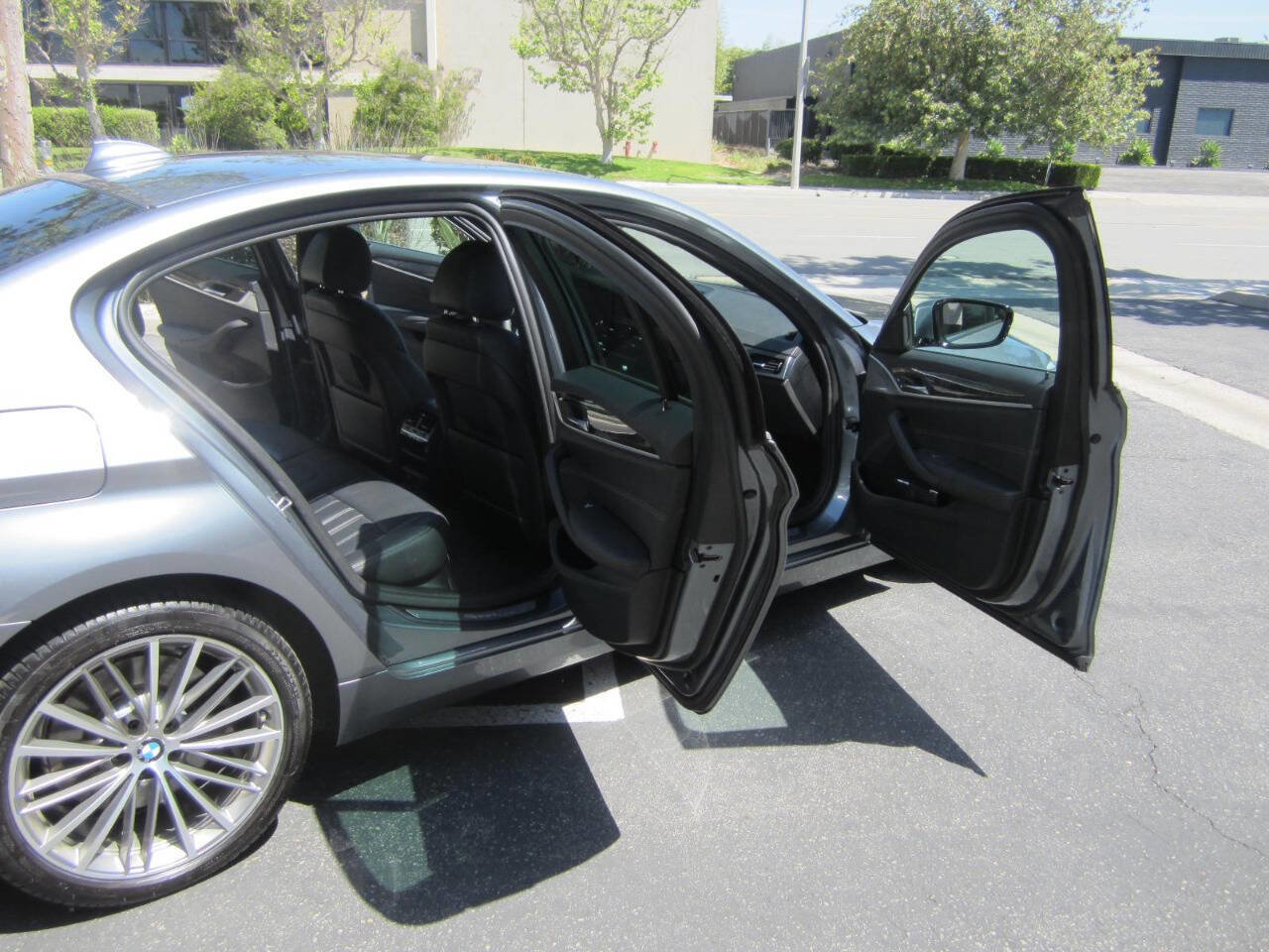 Used 2018 BMW 540i w/ Premium Package image 15