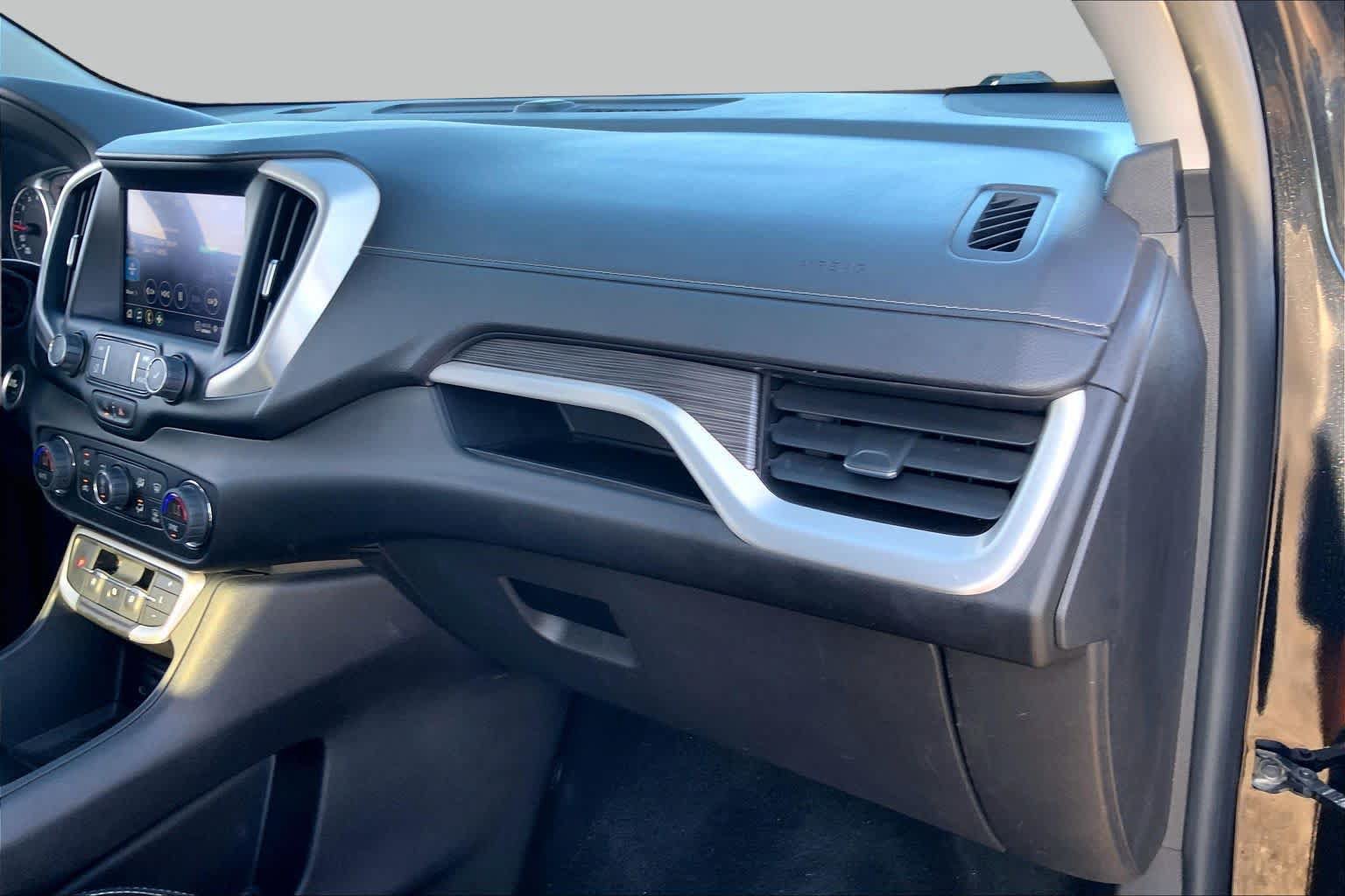 Used 2024 GMC Terrain SLT AWD/4WD image 18