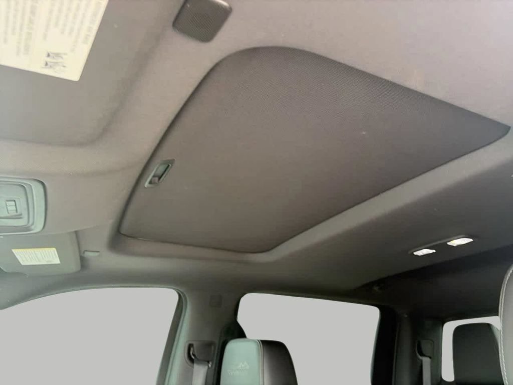 Used 2019 Chevrolet Silverado 1500 High Country w/ Technology Package AWD/4WD image 19