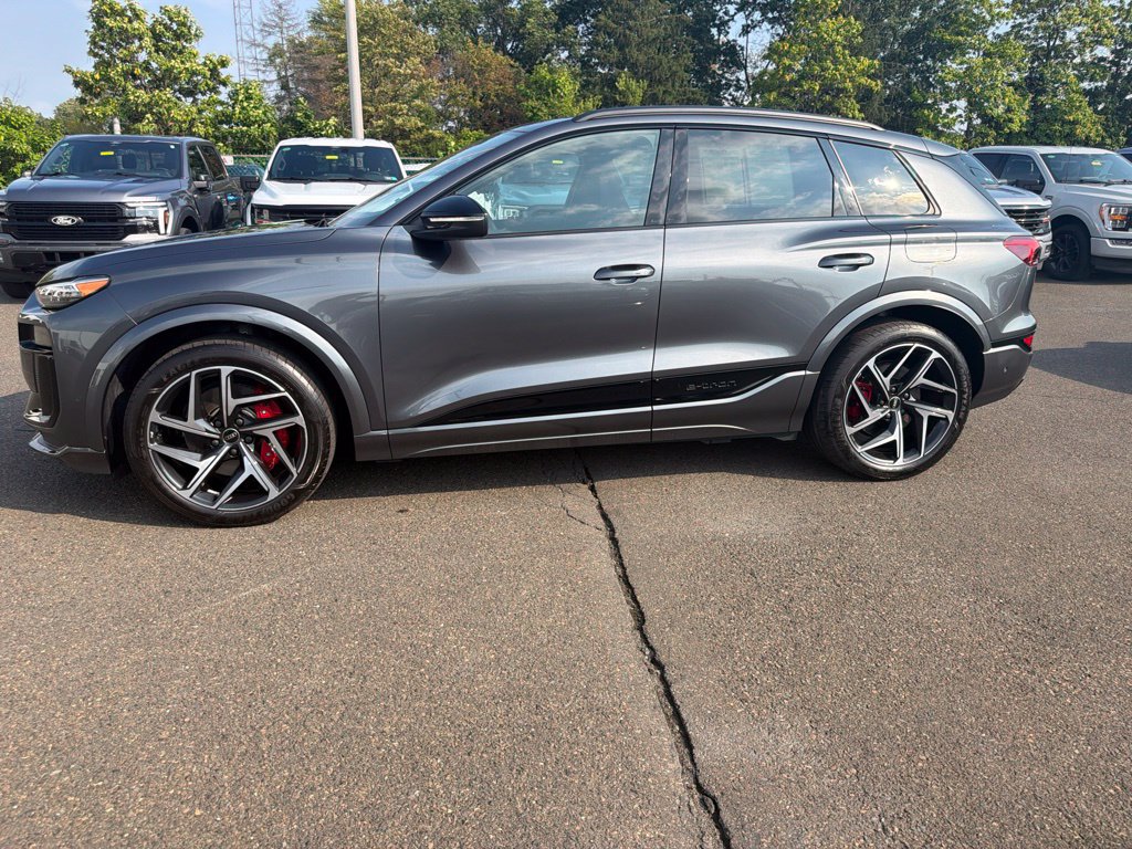 Used 2025 Audi SQ6 e-tron Premium Plus w/ Premium Plus AWD/4WD image 2