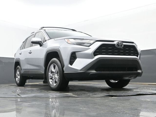 Used 2025 Toyota RAV4 XLE FWD image 23