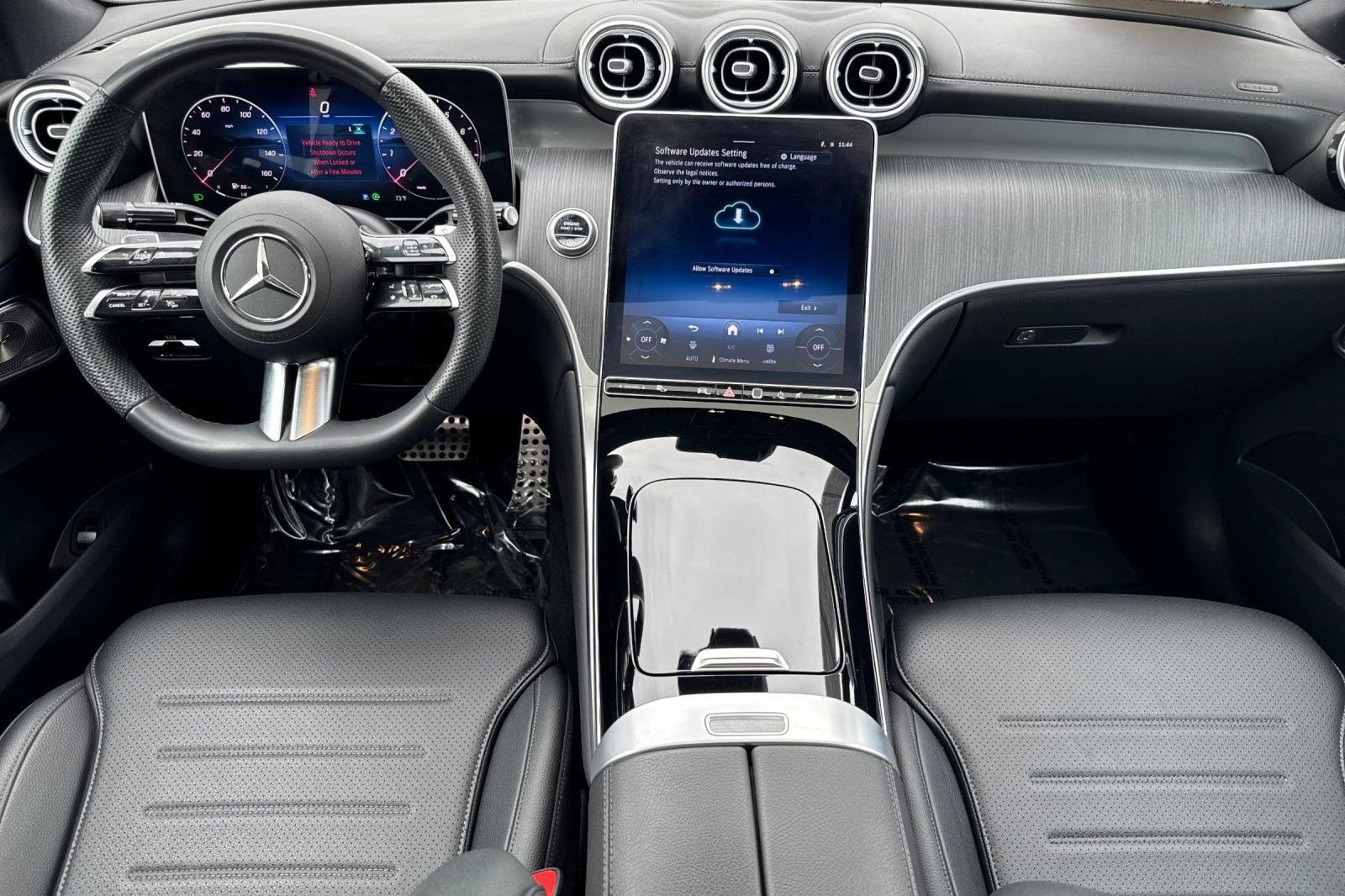 Used 2025 Mercedes-Benz GLC 300 4MATIC image 13