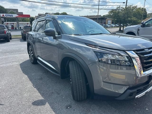Used 2025 Nissan Pathfinder Platinum w/ Cargo Package AWD/4WD image 2