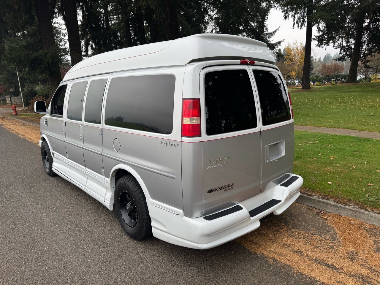Used 2008 Chevrolet Express 1500 AWD w/ Preferred Equipment Group image 3