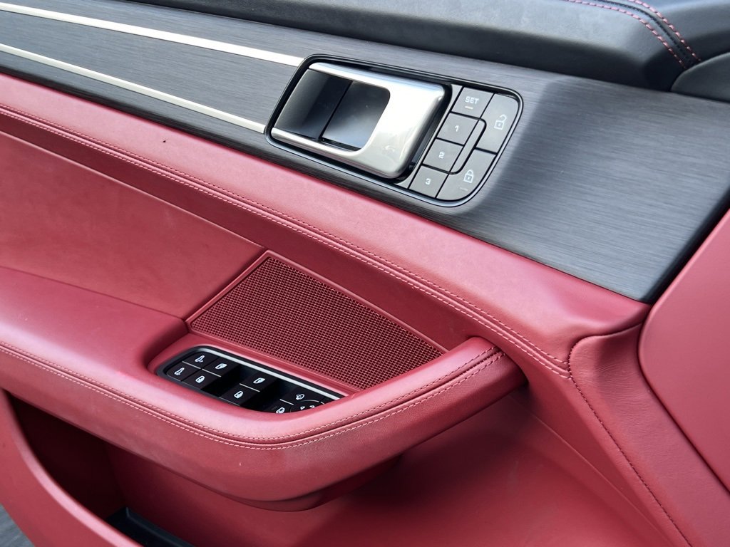 Used 2023 Porsche Panamera 4 Platinum Edition image 31