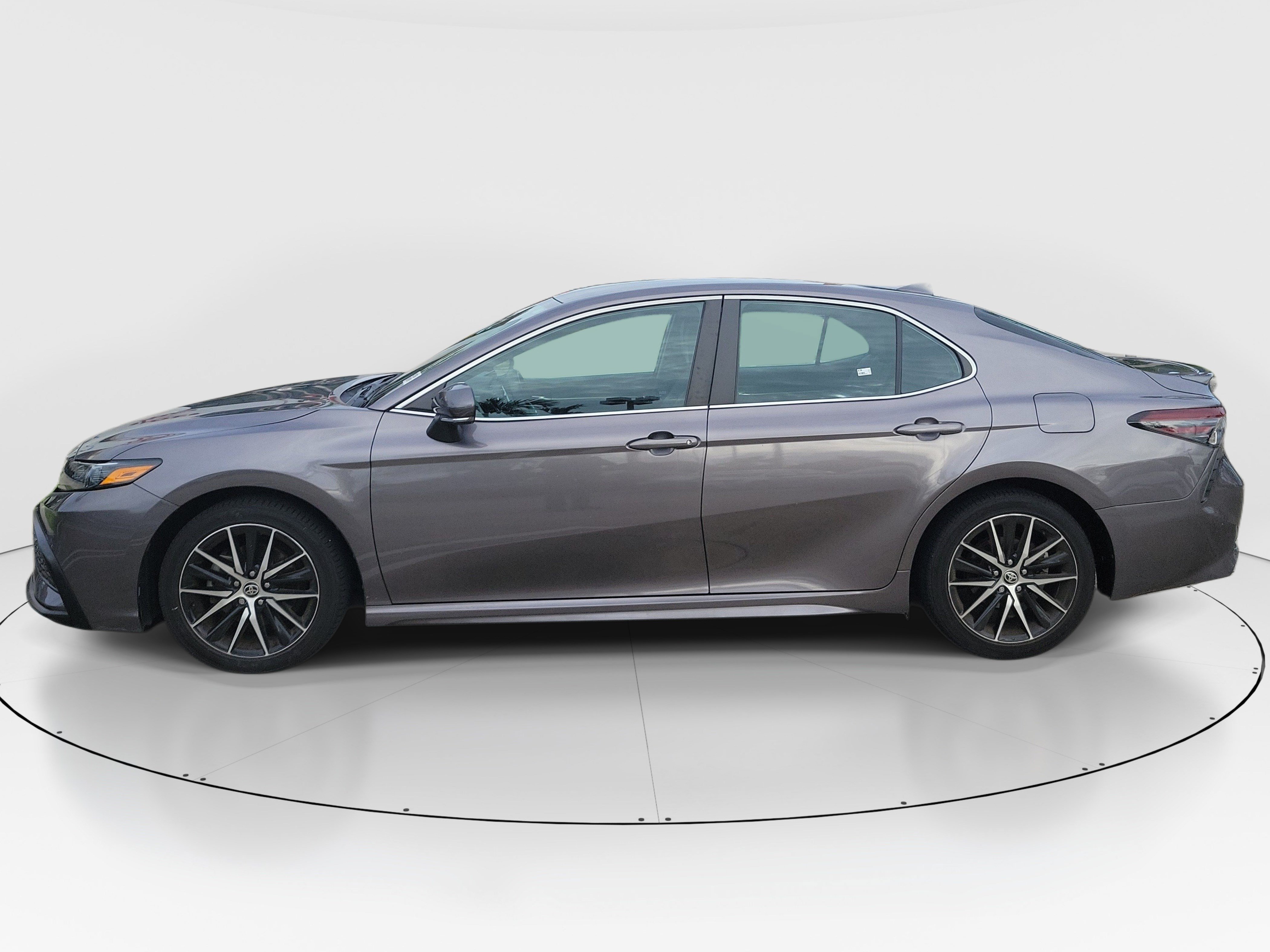 Used 2023 Toyota Camry SE FWD image 4