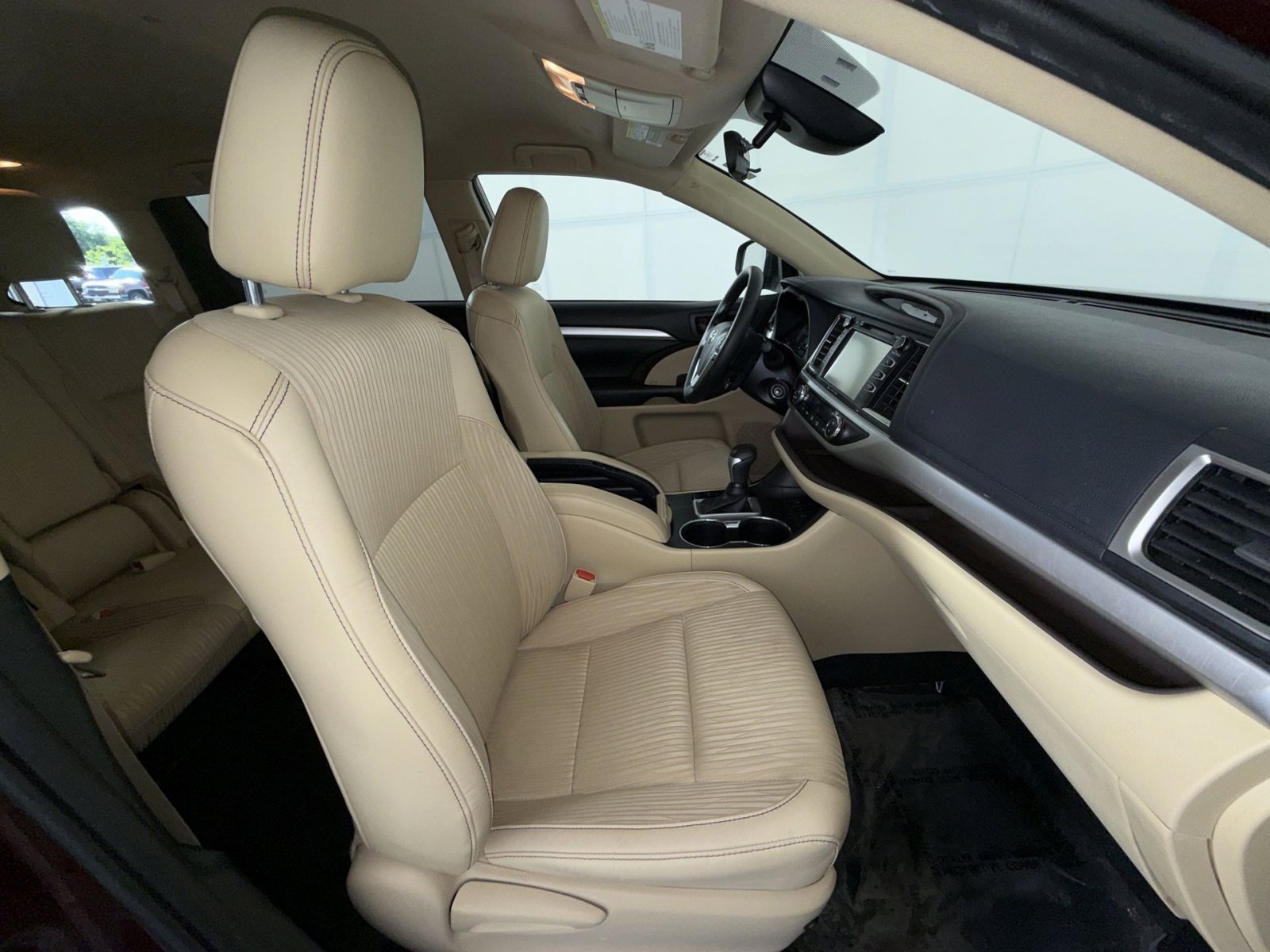 Used 2019 Toyota Highlander Plus AWD/4WD image 27