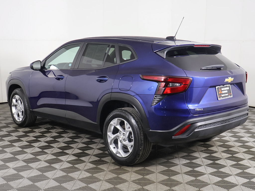 Used 2024 Chevrolet Trax LS w/ LS Convenience Package FWD image 7