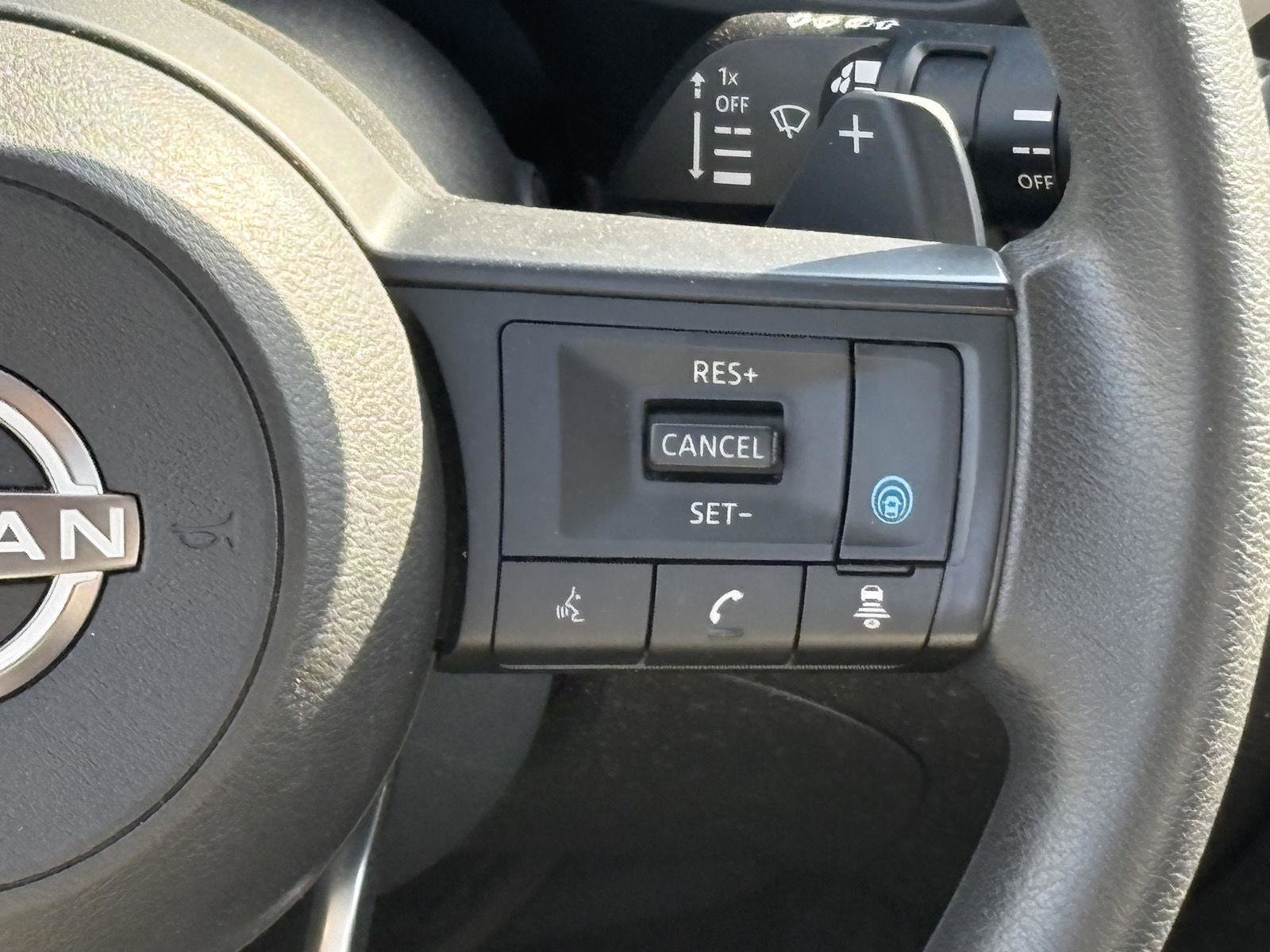 Used 2024 Nissan Rogue SV image 11