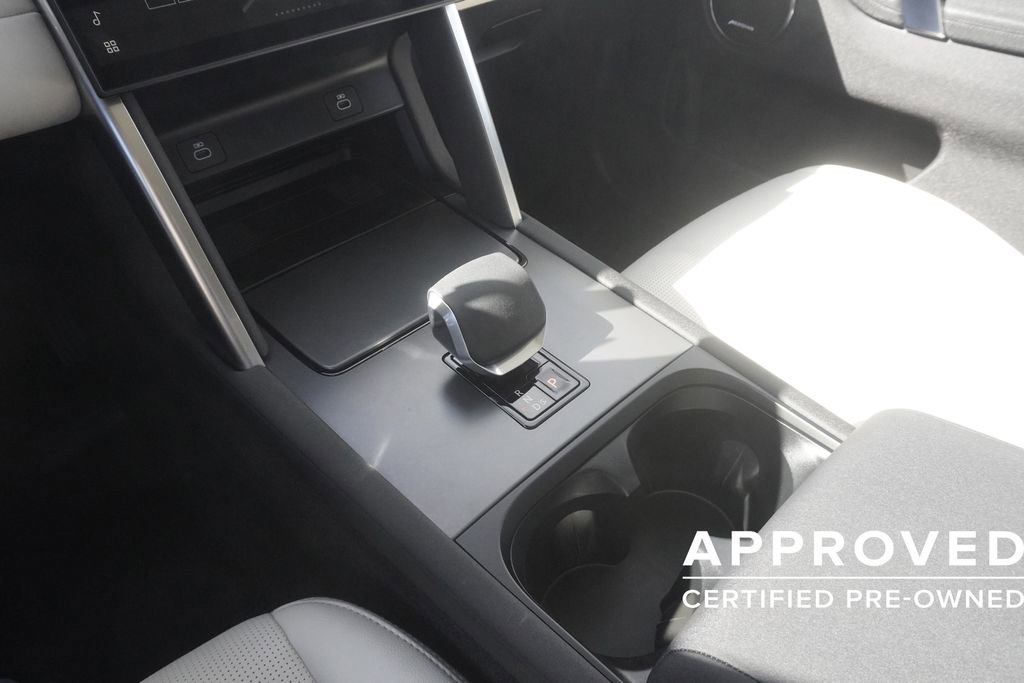 Used 2025 Land Rover Discovery Sport S image 14