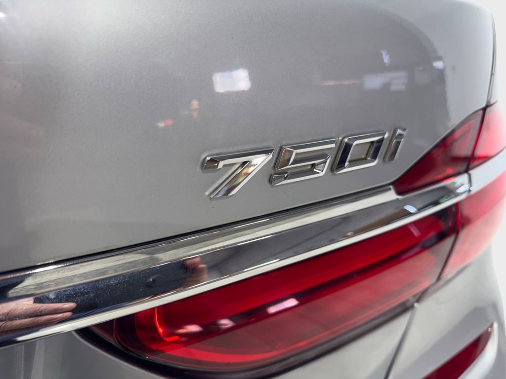 Used 2017 BMW 750i xDrive image 23