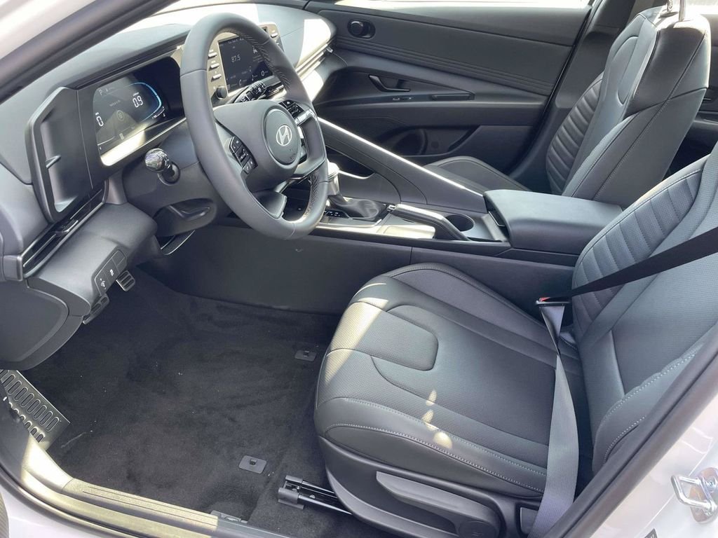 New 2026 Hyundai Elantra SEL Sport FWD image 13