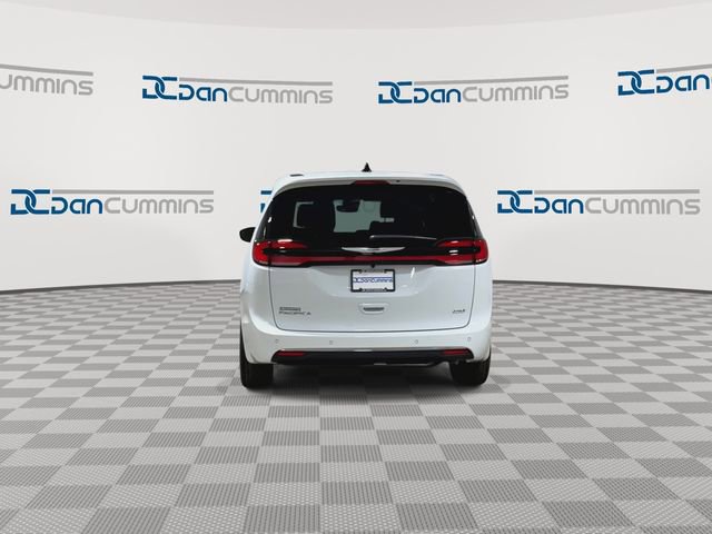 New 2026 Chrysler Pacifica Select AWD/4WD image 11