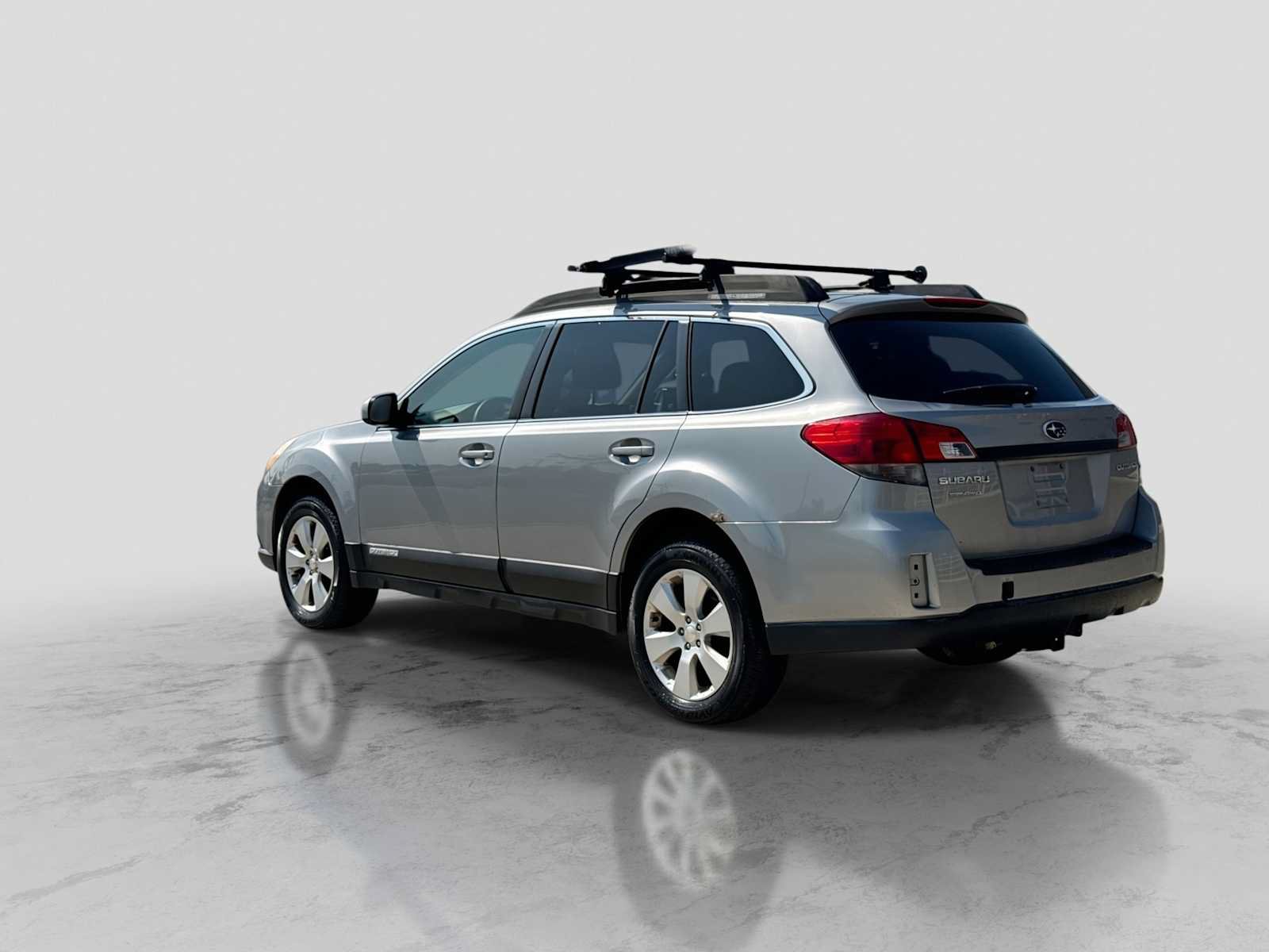 Used 2010 Subaru Outback 2.5i Premium AWD/4WD image 4