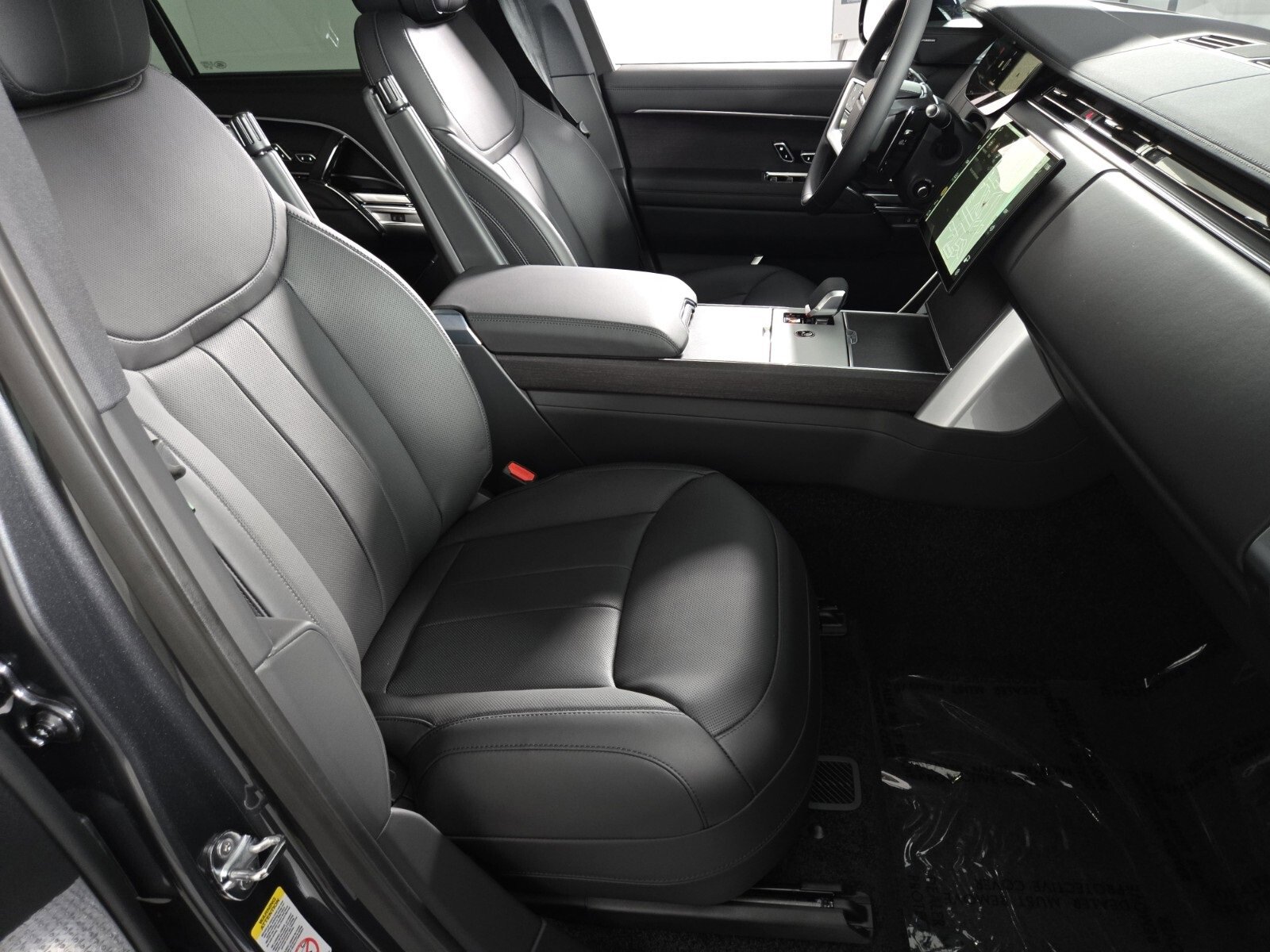 New 2025 Land Rover Range Rover Long Wheelbase SE image 3
