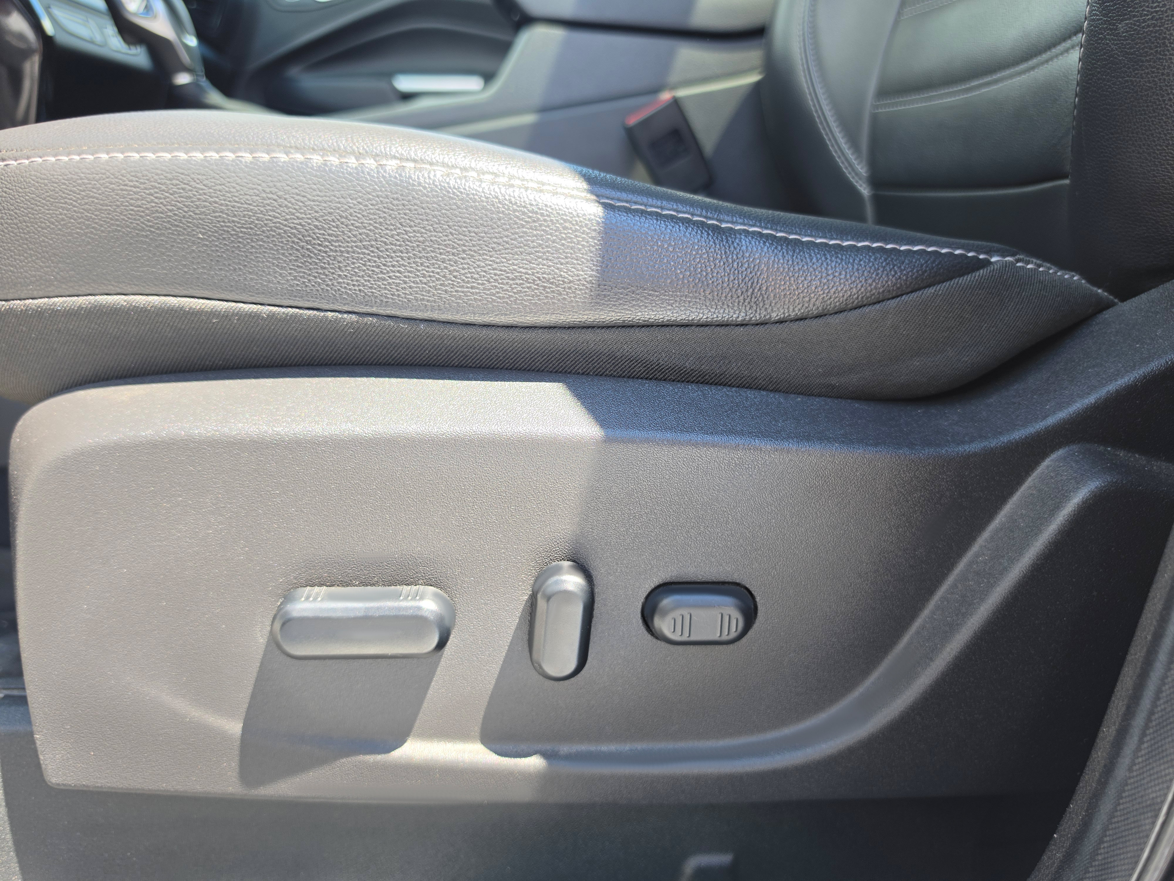 Used 2019 Ford Escape Titanium AWD/4WD image 13