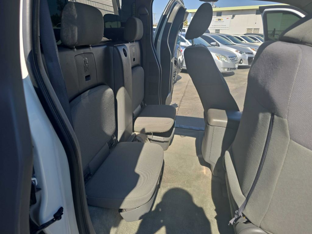 Used 2015 Nissan Frontier S image 13