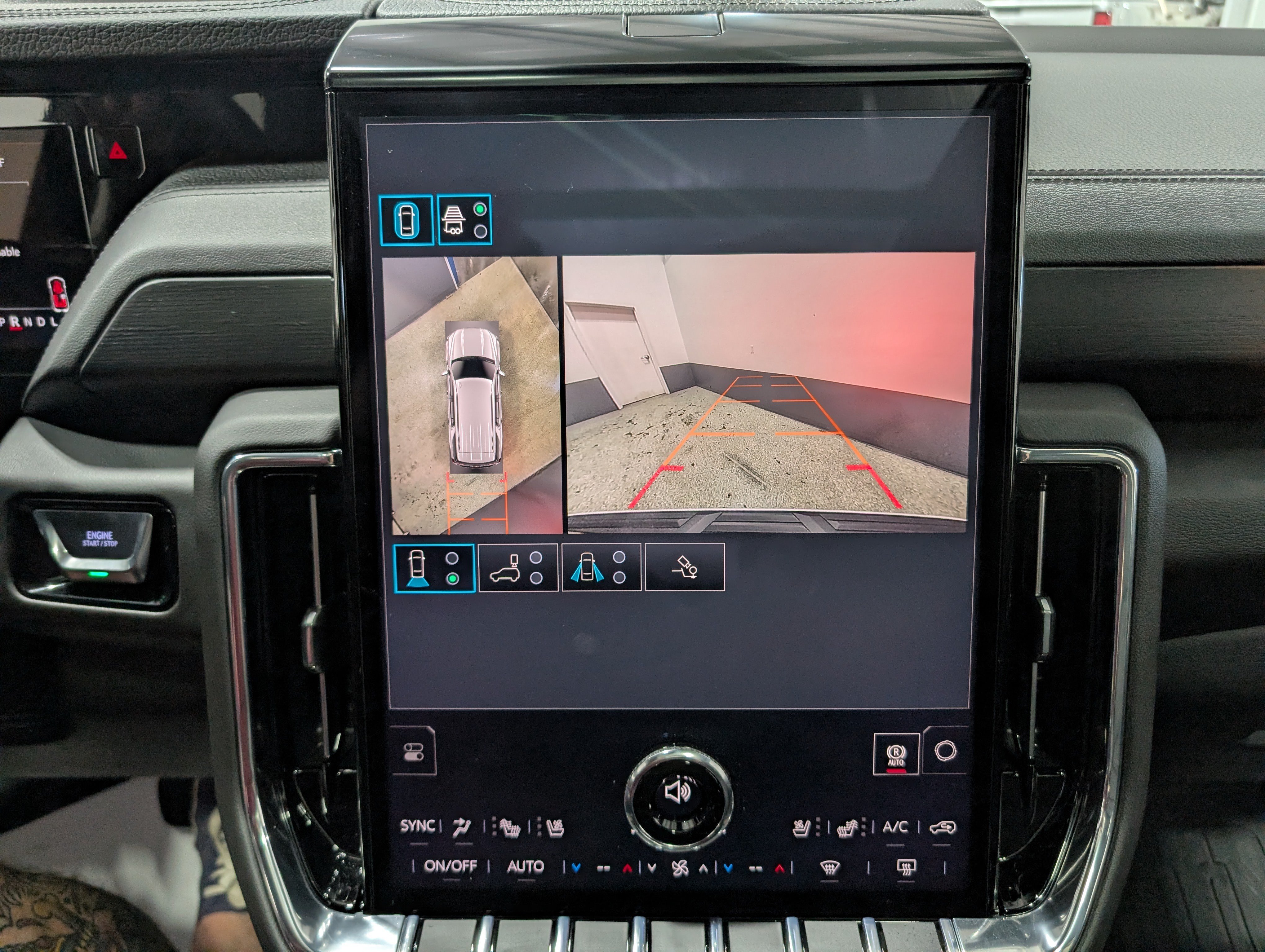 Used 2026 GMC Yukon Denali w/ Advanced Technology Package AWD/4WD image 29