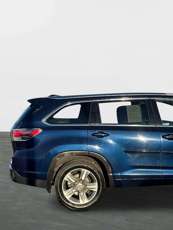 Used 2014 Toyota Highlander Limited w/ Driver Technology Package image 5