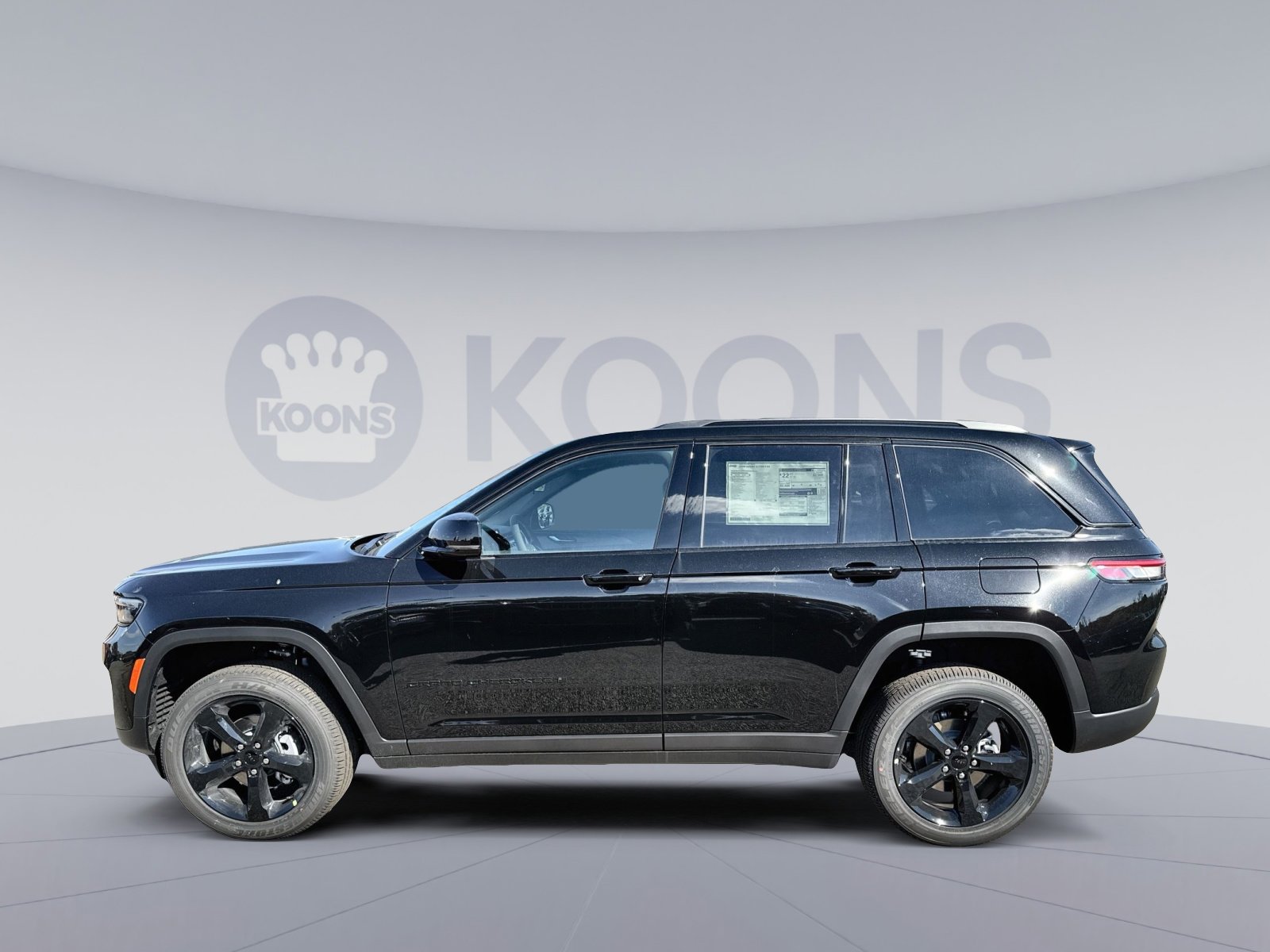 New 2025 Jeep Grand Cherokee Laredo image 2
