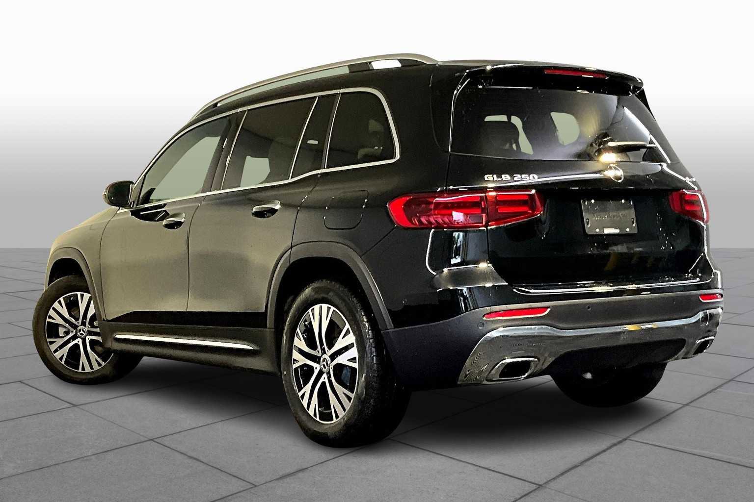 New 2026 Mercedes-Benz GLB 250 4MATIC image 3