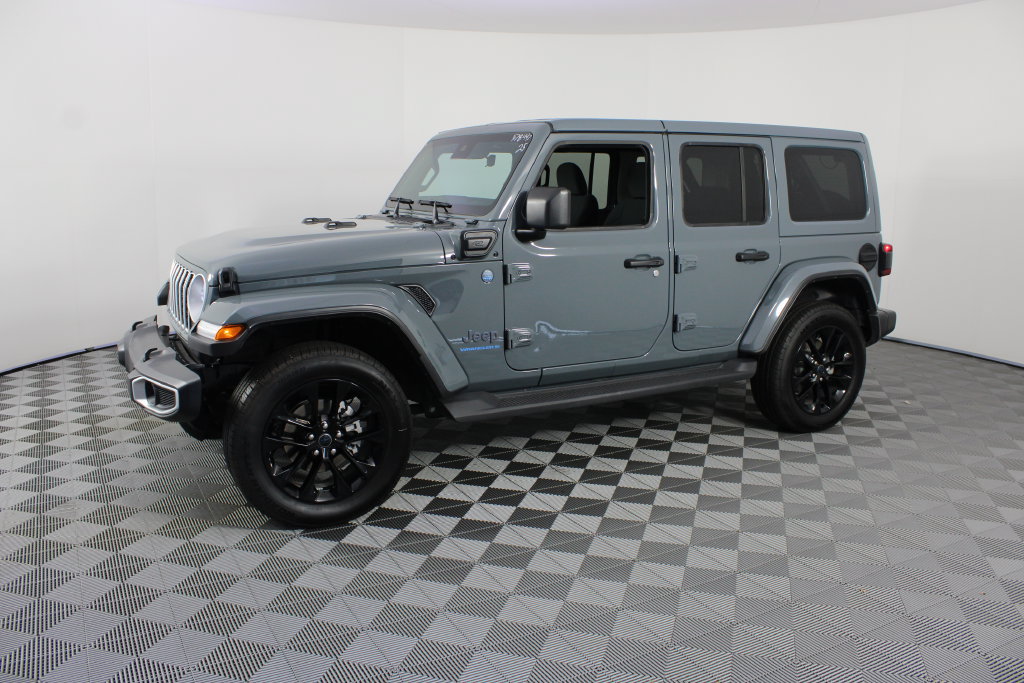 Used 2025 Jeep Wrangler Unlimited Sahara AWD/4WD image 23