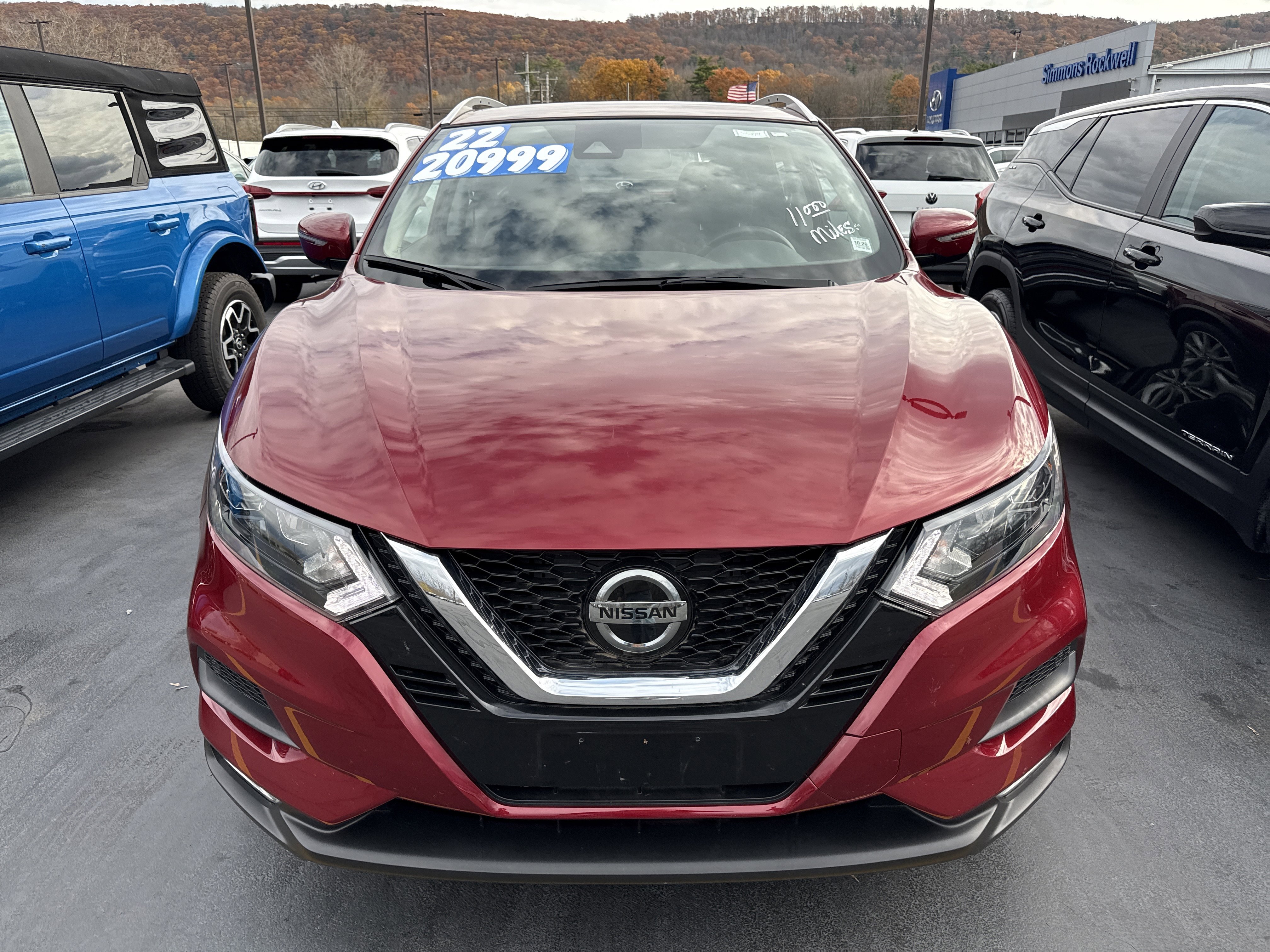 Used 2022 Nissan Rogue Sport SV image 2