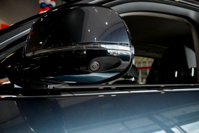 Used 2022 BMW X7 xDrive40i w/ Premium Package image 13