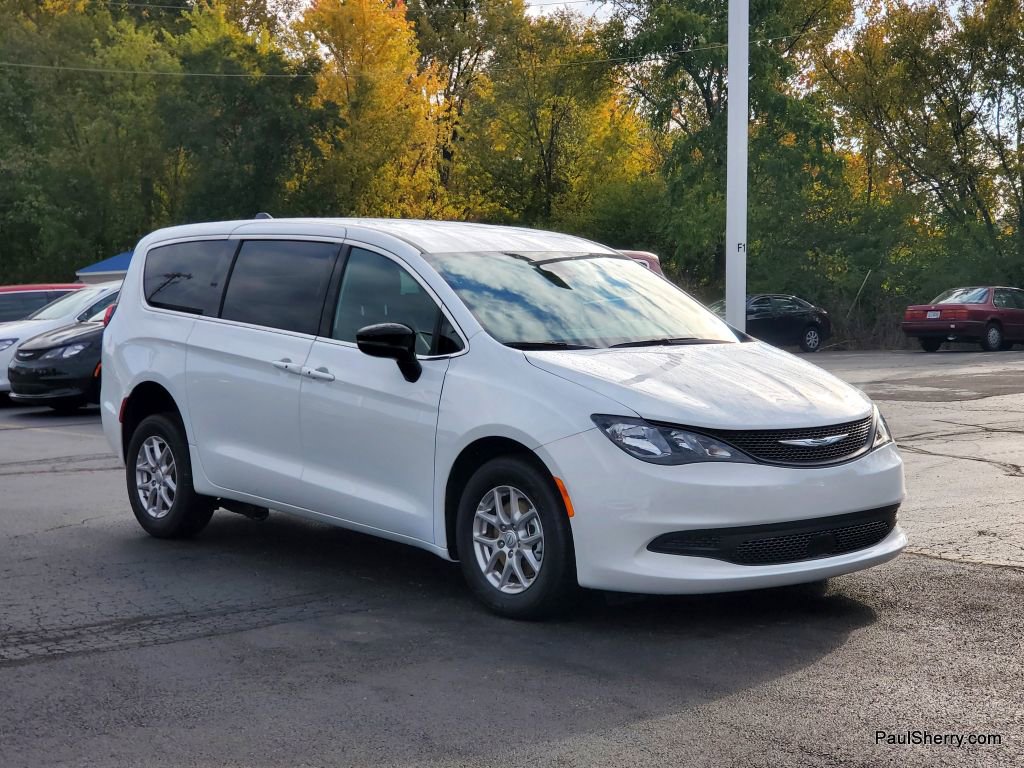 New 2026 Chrysler Voyager LX image 7