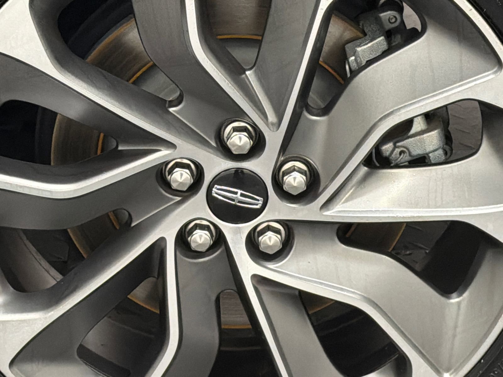 Used 2022 Lincoln Nautilus Reserve image 4