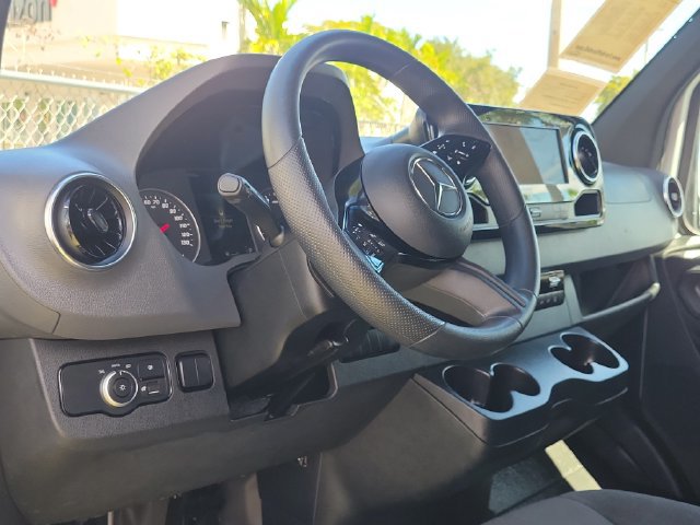 Used 2025 Mercedes-Benz Sprinter 2500 image 14