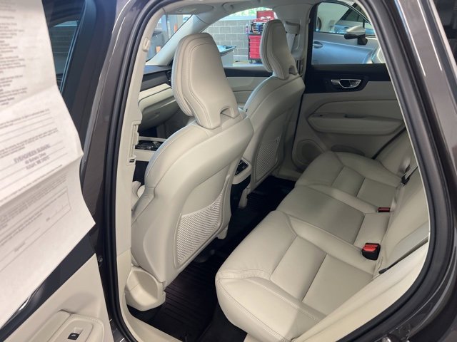 Used 2022 Volvo XC60 B6 Inscription w/ Protection Package Premier image 25