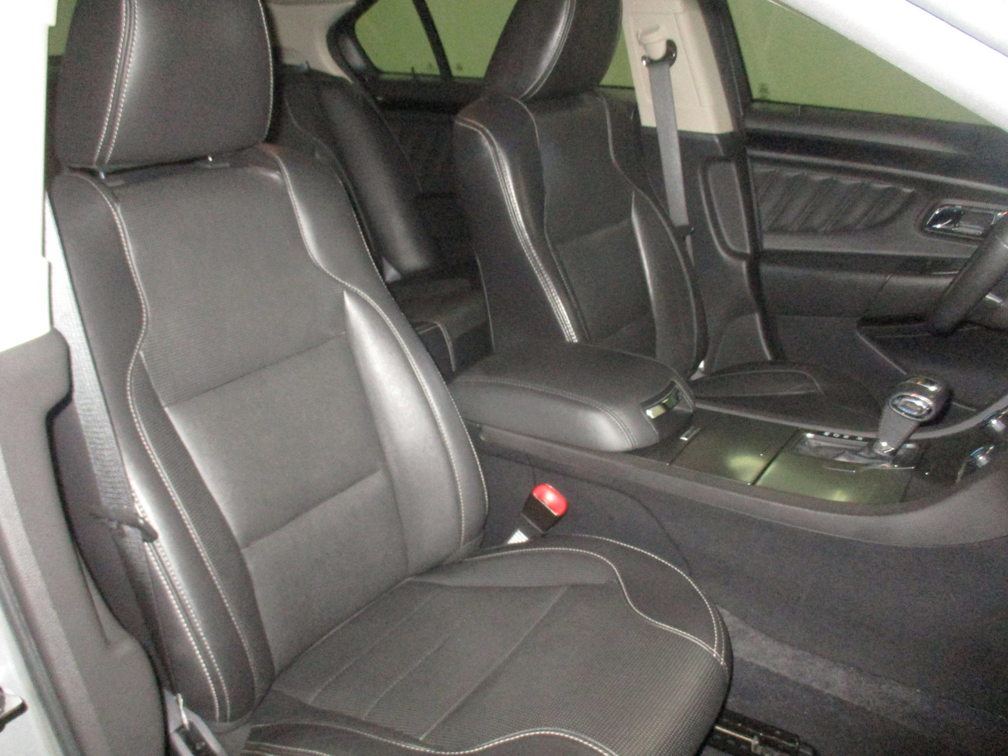 Used 2010 Ford Taurus Limited AWD/4WD image 13