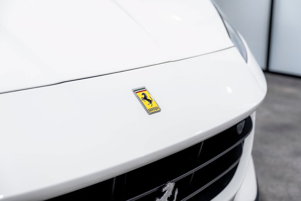 Used 2020 Ferrari Portofino RWD image 28