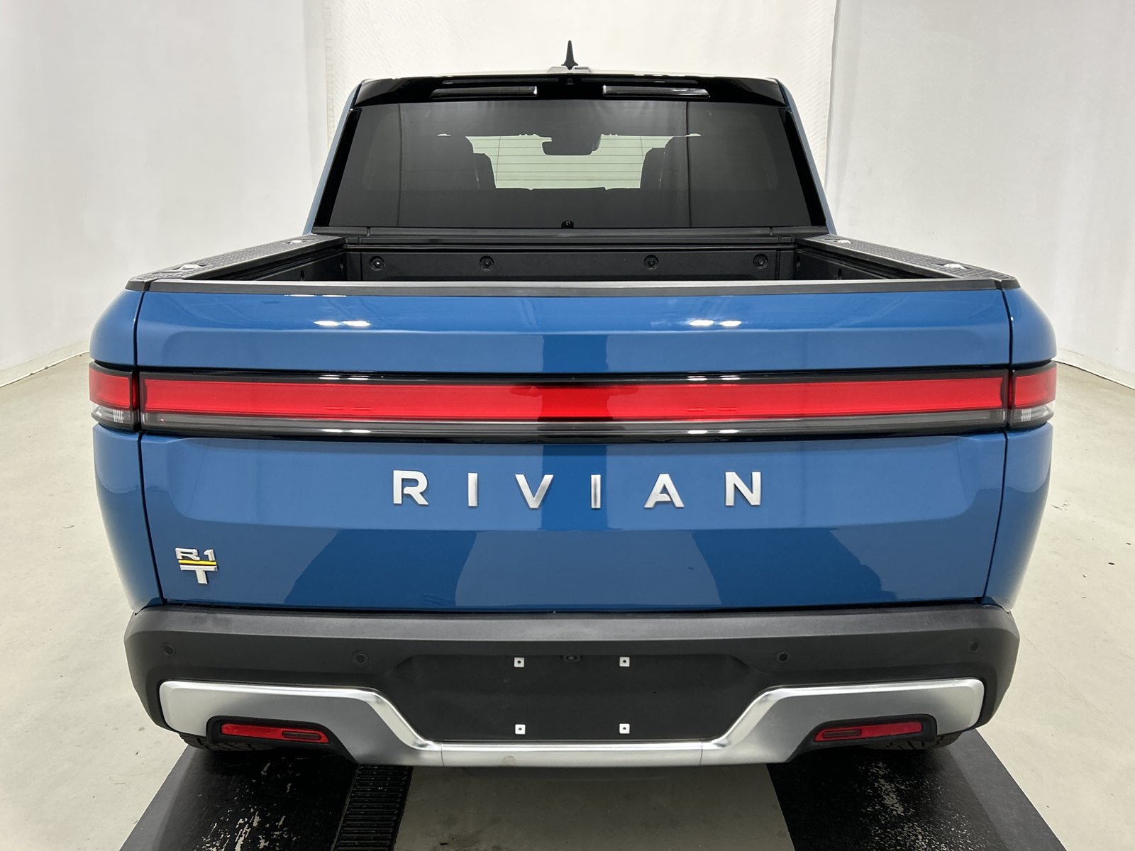 Used 2023 Rivian R1T Launch Edition AWD/4WD image 4