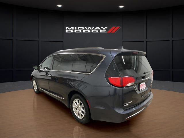 Used 2020 Chrysler Pacifica Touring-L FWD image 3