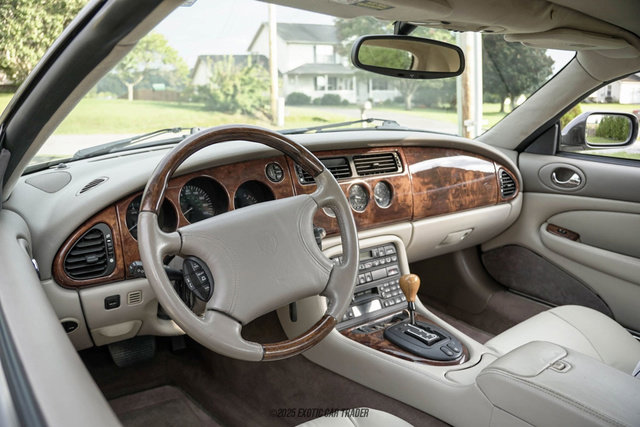 Used 1999 Jaguar XK8 Convertible image 43