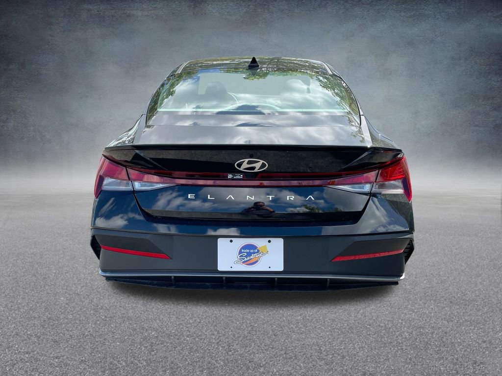 Used 2025 Hyundai Elantra Sport image 30