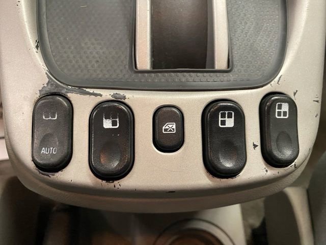 Used 2005 Chevrolet Equinox LT w/ Preferred Equipment Group AWD/4WD image 33